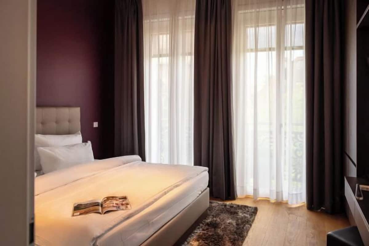 1 bedroom, in-room safe, individually decorated, individually furnished