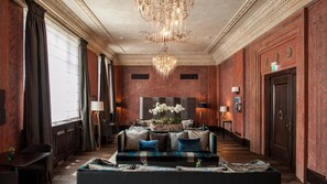 In-room safe, individually decorated, individually furnished - The Wellem Residences (Düsseldorf)