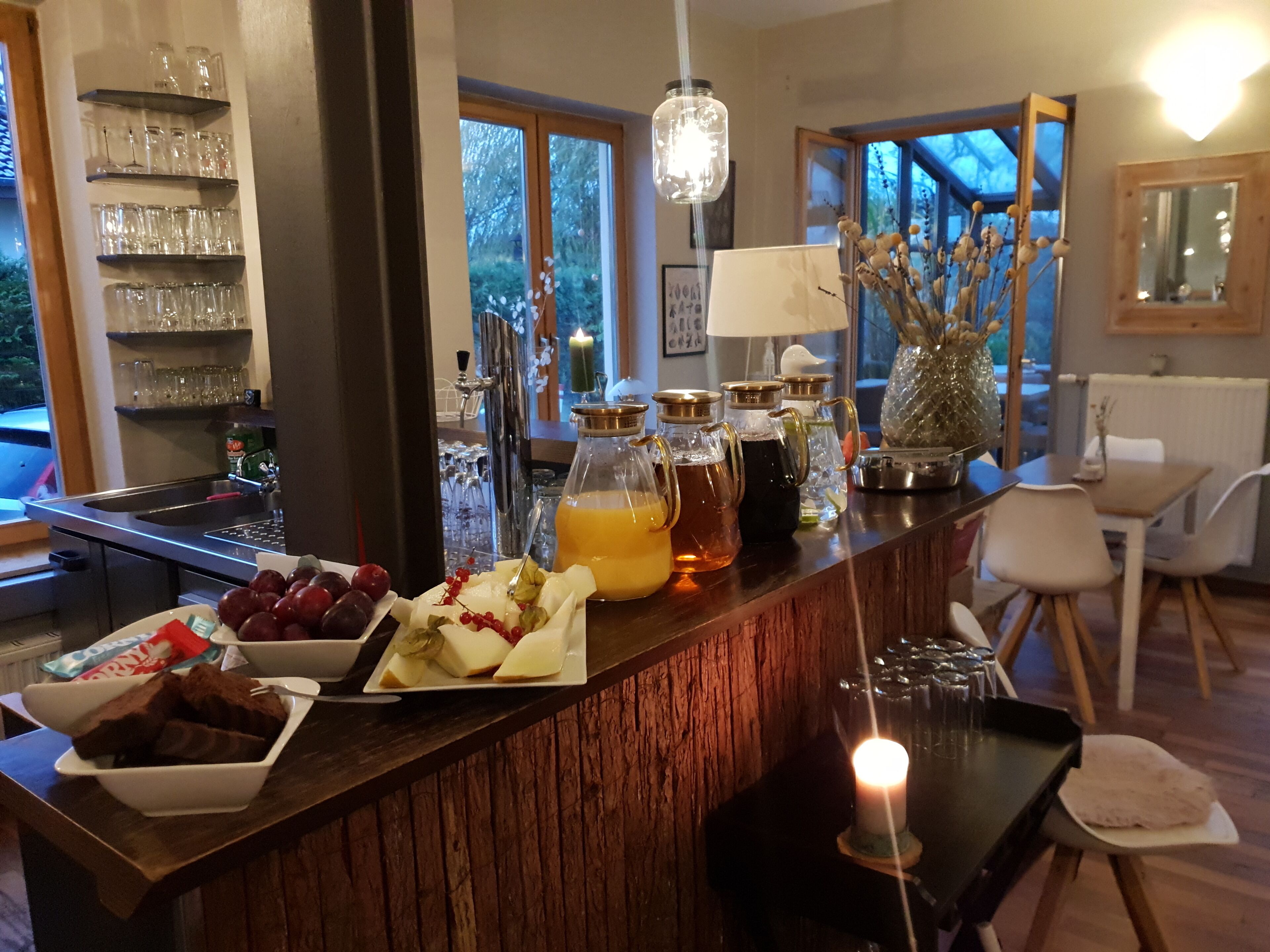 breakfast, dinner served; german cuisine, garden views