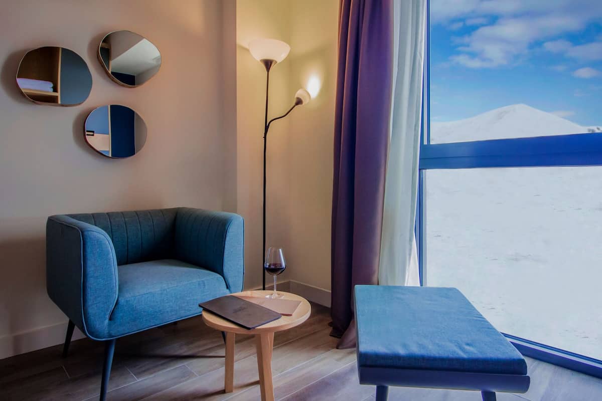 Minibar, Zimmersafe, Schreibtisch, laptopgeeigneter Arbeitsplatz