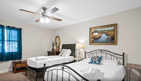 6 bedrooms, desk, iron/ironing board, WiFi