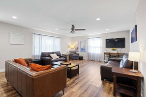 Unclassified image, 3 of 25, button