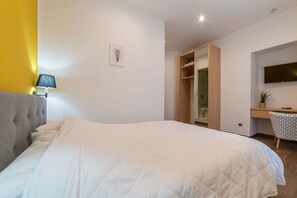 1 habitación, escritorio, wifi y ropa de cama