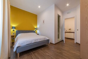 1 bedroom, desk, WiFi, bed sheets