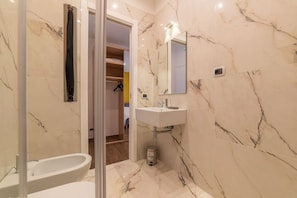 Douche, bidet