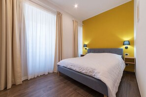 1 bedroom, desk, WiFi, bed sheets