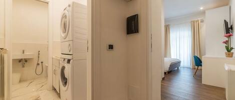 1 bedroom, desk, WiFi, bed sheets