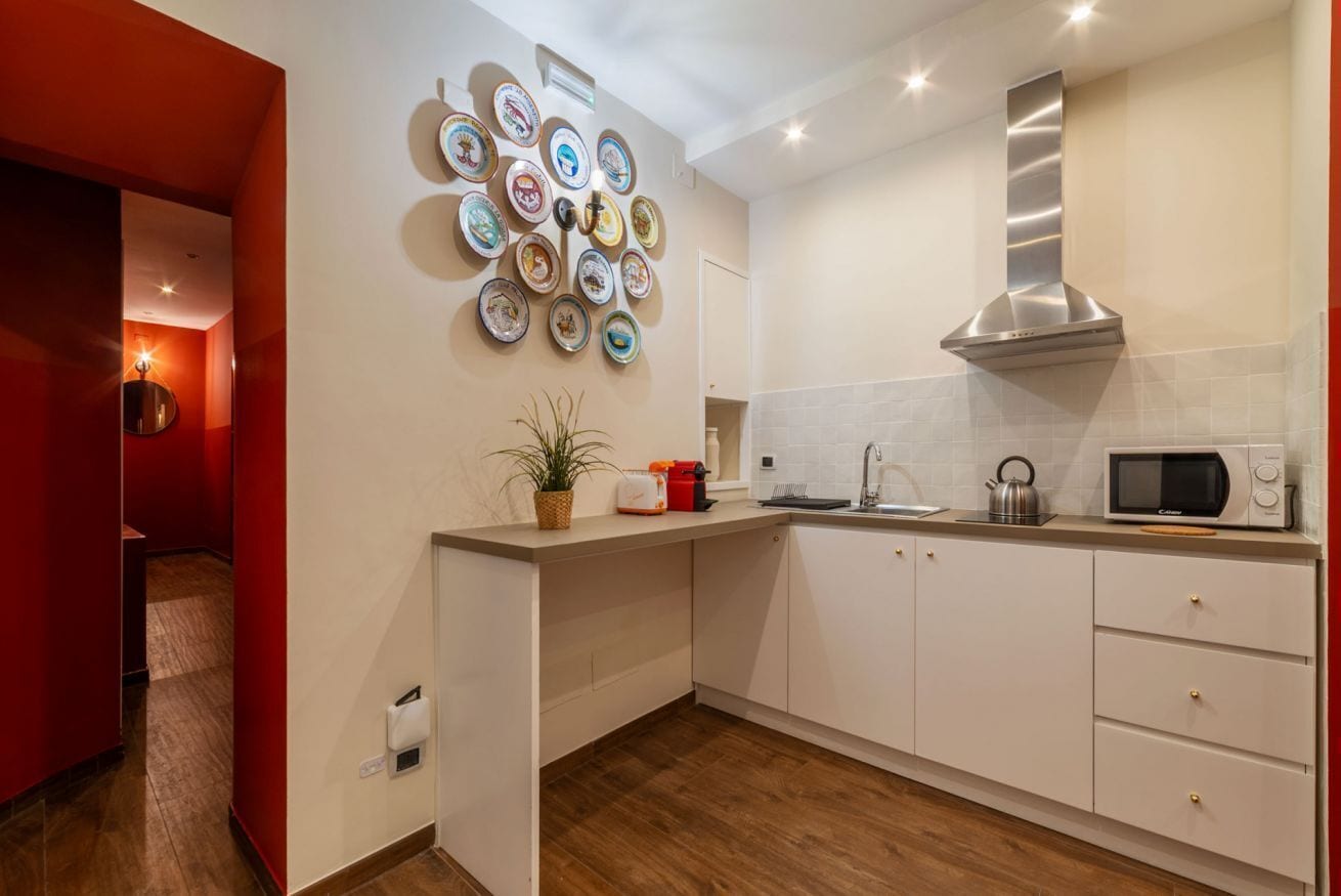 Frigorifero, microonde, bollitore elettrico, tostapane