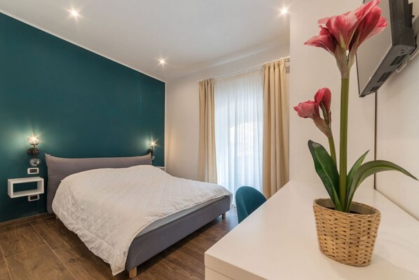 1 soveværelse, skrivebord, Wi-Fi