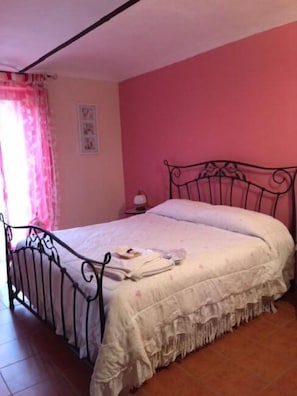 Chambre Double, salle de bains commune | Literie de qualité supérieure, décoration personnalisée