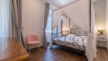 6 camere, una scrivania, Wi-Fi