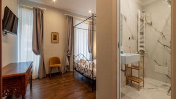 6 camere, una scrivania, Wi-Fi