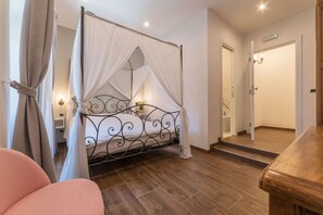 6 bedrooms, desk, WiFi