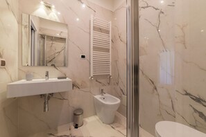 Douche, bidet