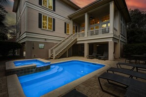 Et oppvarmet basseng