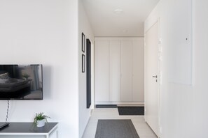 Standardlejlighed - 1 soveværelse - balkon | Opholdsområde | 40-tommers tv med kabelkanaler