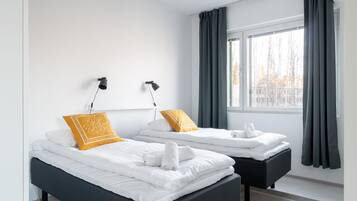 Standaard appartement, 2 slaapkamers, balkon | Een laptopwerkplek, verduisterende gordijnen, geluiddichte muren