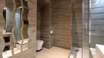 Apartment, 1 Bedroom | Bathroom | Shower, rainfall showerhead, hair dryer, towels