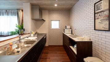 Fridge, microwave, stovetop, cookware/dishes/utensils