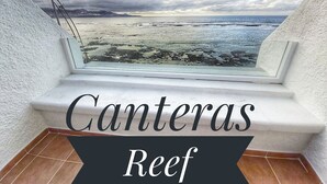 A balcony with a view of the sea and mountains. - Canteras Reef - First sea line (Las Palmas de Gran Canaria)