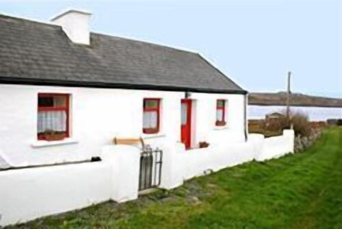 Beautiful old style cottage with sea views