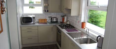 冷蔵庫、電子レンジ、食器洗い機、冷凍庫