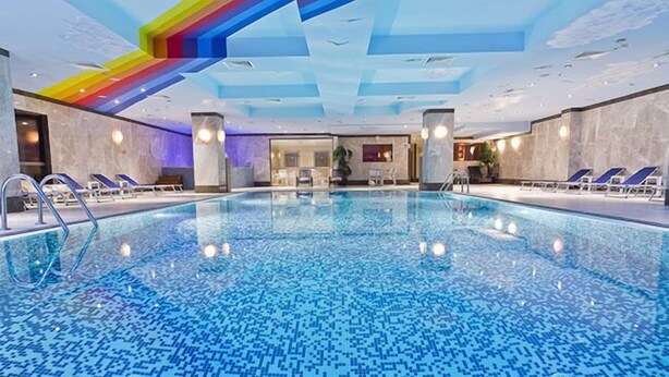 Indoor pool, outdoor pool - Metro City Hotel Apartmens (Batumi)