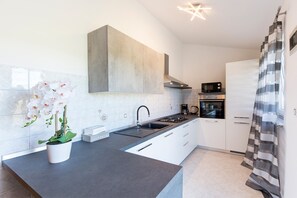 Microwave, oven, stovetop, dishwasher