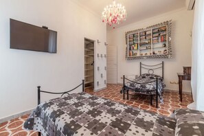 2 bedrooms, iron/ironing board, WiFi - GuestHost - Testaccio Art & Design Flat BOOK NOW! (Roma)