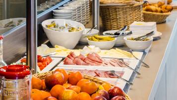Café da manhã com buffet todos os dias (EUR 14 por pessoa)