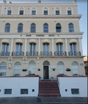 Exterior - OYO Gran Canaria Hotel (Folkestone)