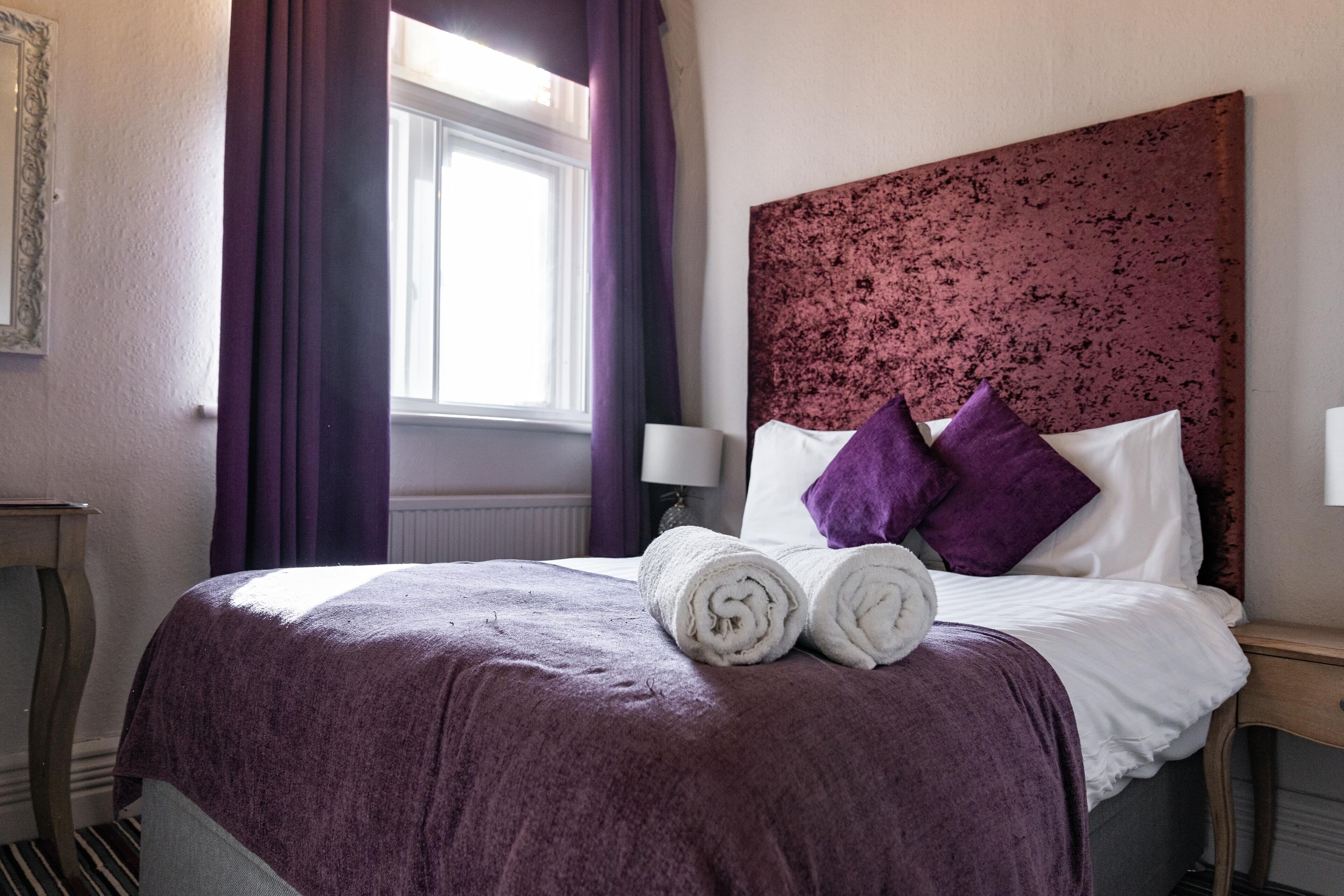 Kahden hengen standard-huone, 1 parisänky | Työpöytä, ilmainen Wi-Fi, vuodevaatteet