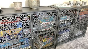 A metal-framed storage unit with multiple compartments, each containing colorful items. - Luxurious apartment in the beautiful Elbmarschland (Tespe)