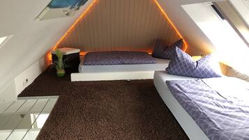 2 makuuhuonetta, silitysrauta/-lauta, ilmainen Wi-Fi, vuodevaatteet