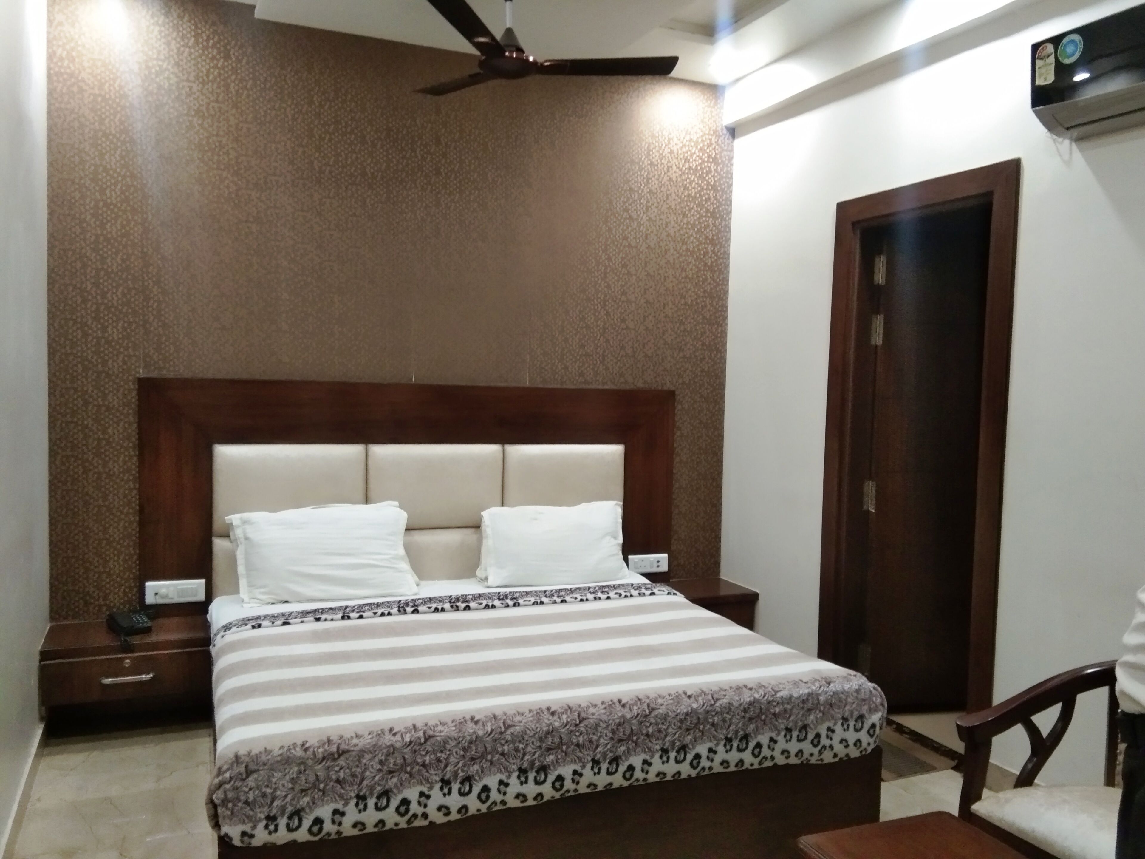 Desk, laptop workspace, soundproofing, iron/ironing board