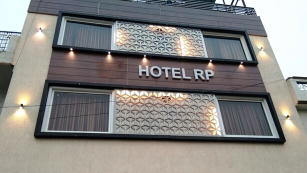 Unclassified image, 1 of 32, button - Hotel R P (Agra)