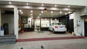 Unclassified image, 4 of 32, button - Hotel R P (Agra)