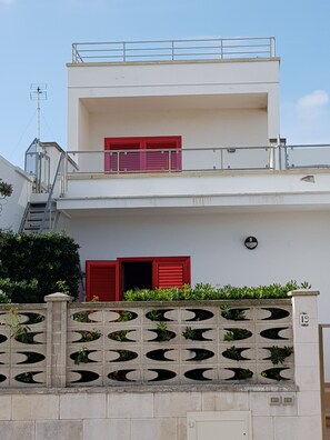 Exterior detail - Panoramic studio apartment on the San Foca seafront (San Foca)