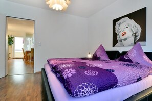 1 habitación, escritorio, tabla de planchar con plancha y wifi gratis 