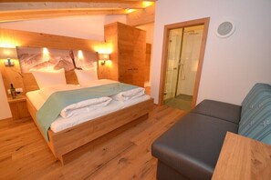 3 bedrooms, iron/ironing board, travel cot, free WiFi - Exclusiv Apartment Gipfelwind - SKI in/SKI out, Sauna-Jacuzzi - by "wachterhof" (Kaltenbach)
