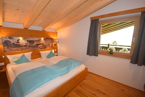3 habitaciones, tabla de planchar con plancha y cuna de viaje