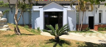 Sun & Sea Resort- Standard Unit 33