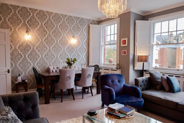 Téléviseur à écran plat, foyer