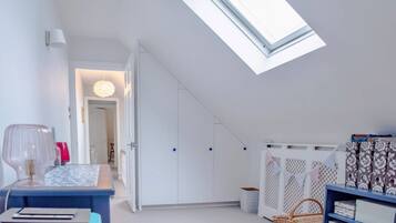 3 bedrooms, bed sheets