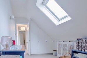 3 bedrooms, bed sheets