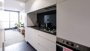 Apartment (1 Bedroom) | Private kitchen - Spacious 1BD 50m From Chapel Street (Prahran)