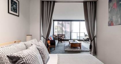 Spacious 1BD 50m From Chapel Street