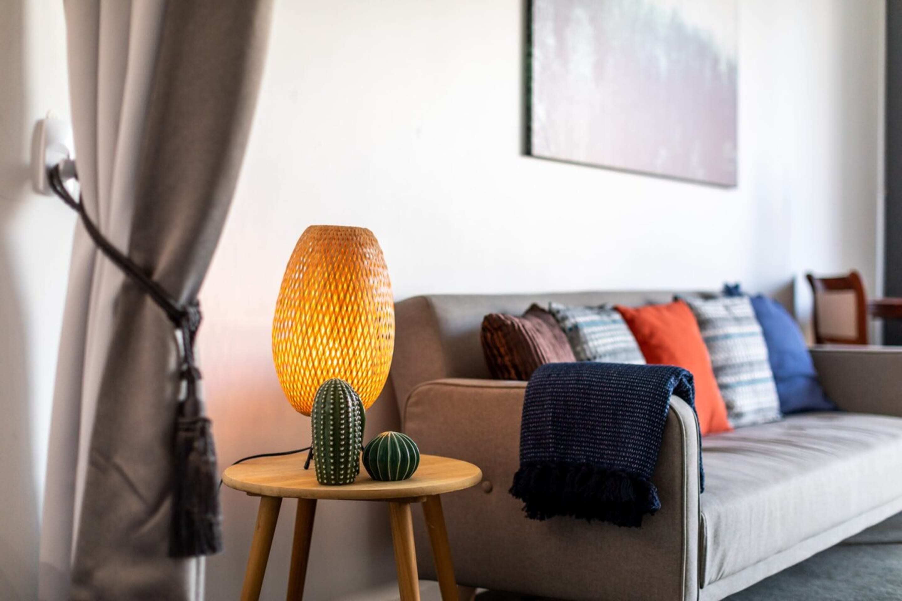 アパートメント (1 Bedroom) | リビングルーム | 20 インチのテレビ (デジタル放送視聴可)