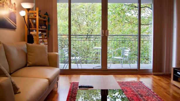 Living room - Central Waterloo 2 Bedroom Apartment With Balcony (London)
