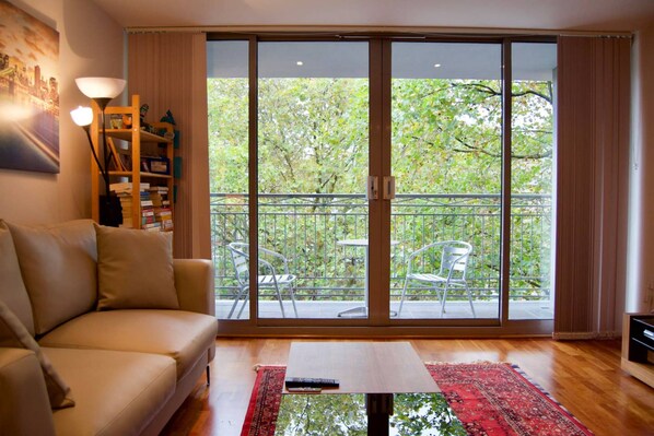 Télévision à écran plat